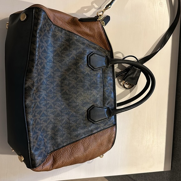 Authentic Michael Kors handbag - Picture 3 of 4